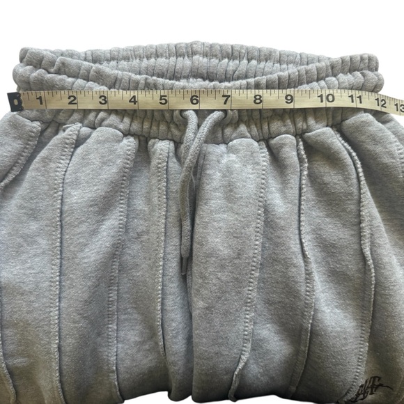 Pretty Little Thing Gray Wide Leg Textured Sweatpants Pockets Size 4 - Small - Picture 10 of 12